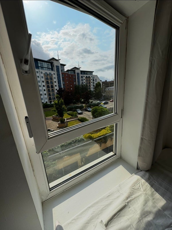 Room Westferry Road in Greater London
