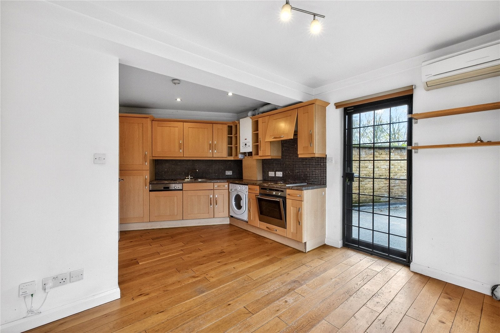 Flat St Paul's Crescent in Greater London