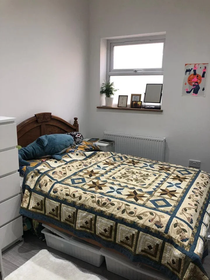 Flat Cecilia Road in Greater London