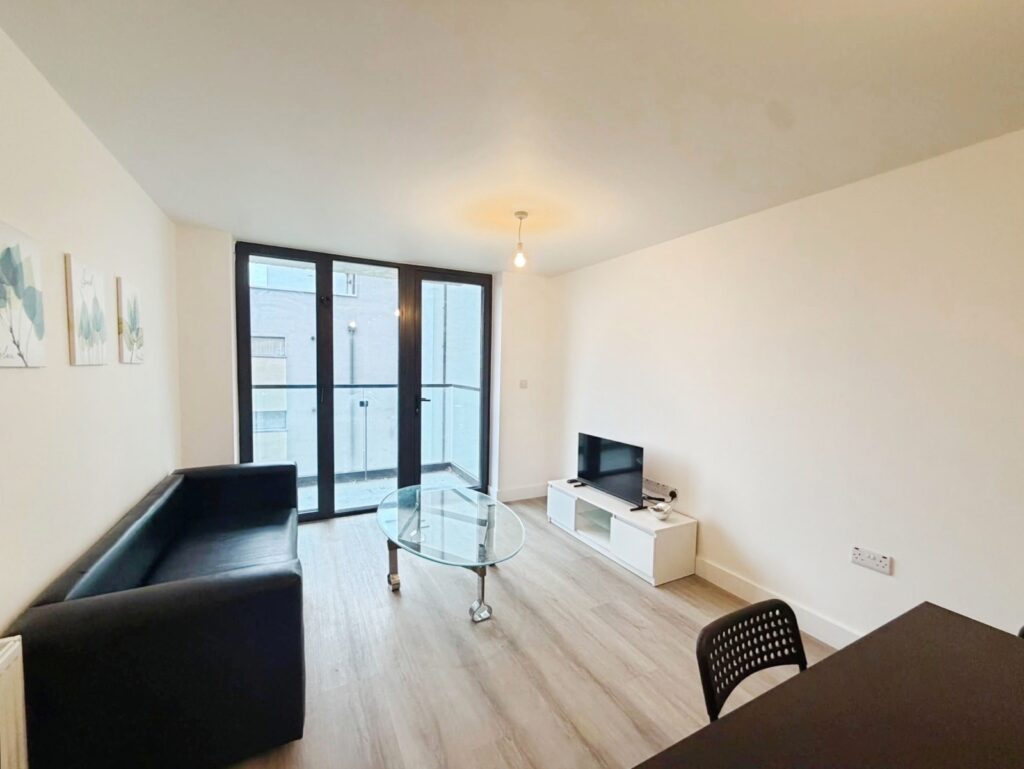 Flat Farnborough Road in Rushmoor