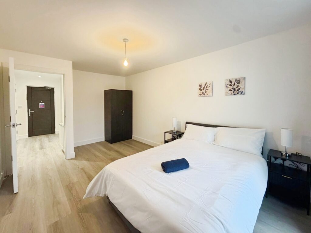 Flat Farnborough Road in Rushmoor