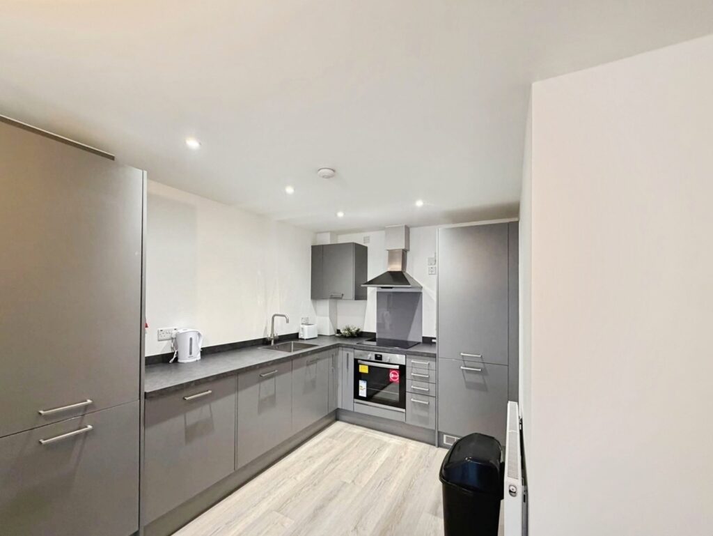 Flat Farnborough Road in Rushmoor