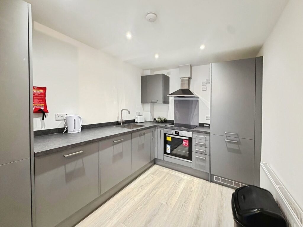 Flat Farnborough Road in Rushmoor