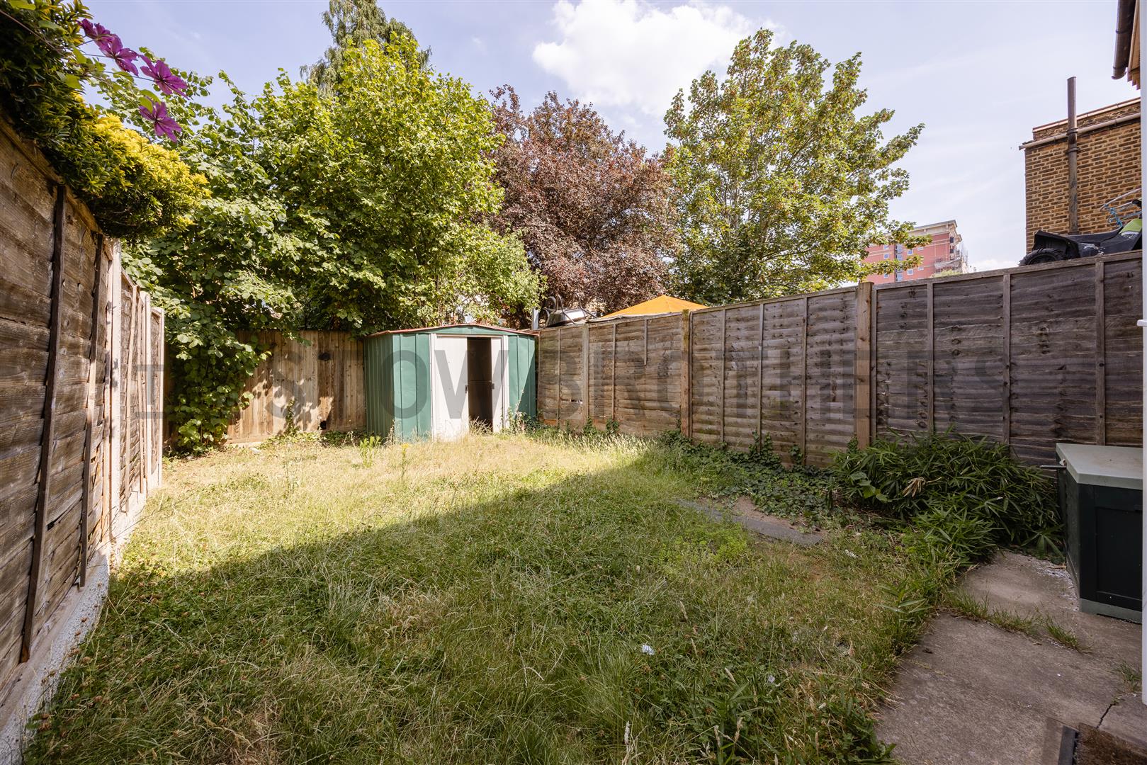 House Clifford Road in Greater London