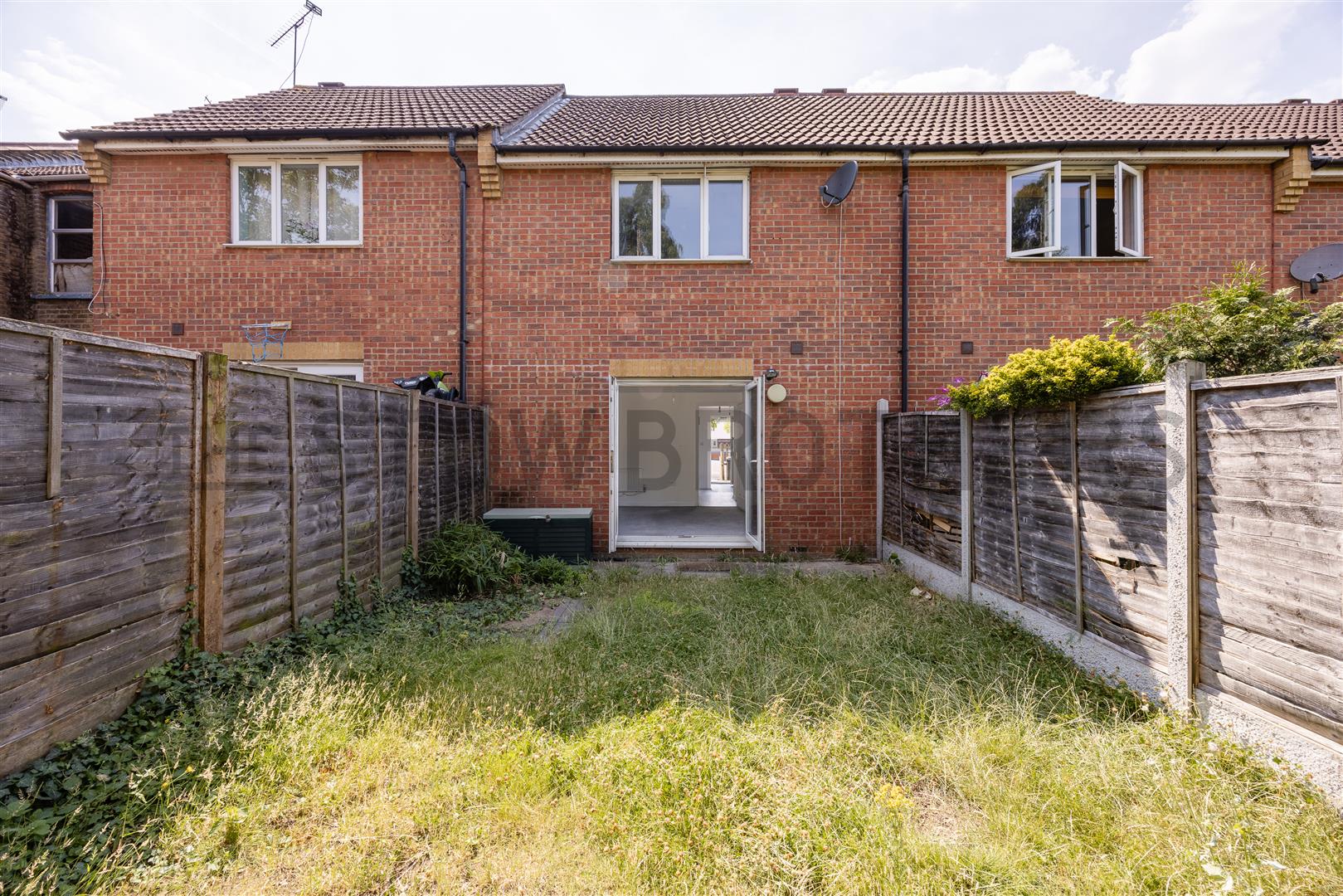 House Clifford Road in Greater London
