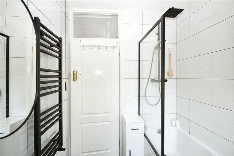 Room Hambrook Road in Greater London