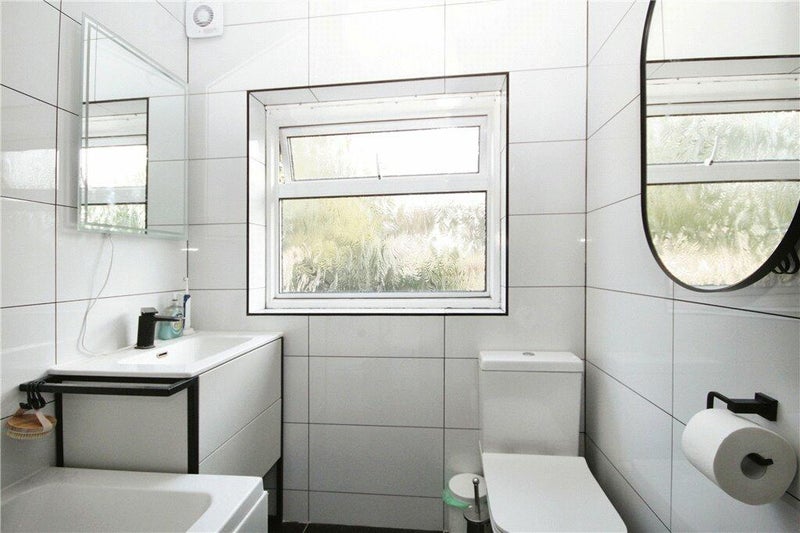 Room Hambrook Road in Greater London