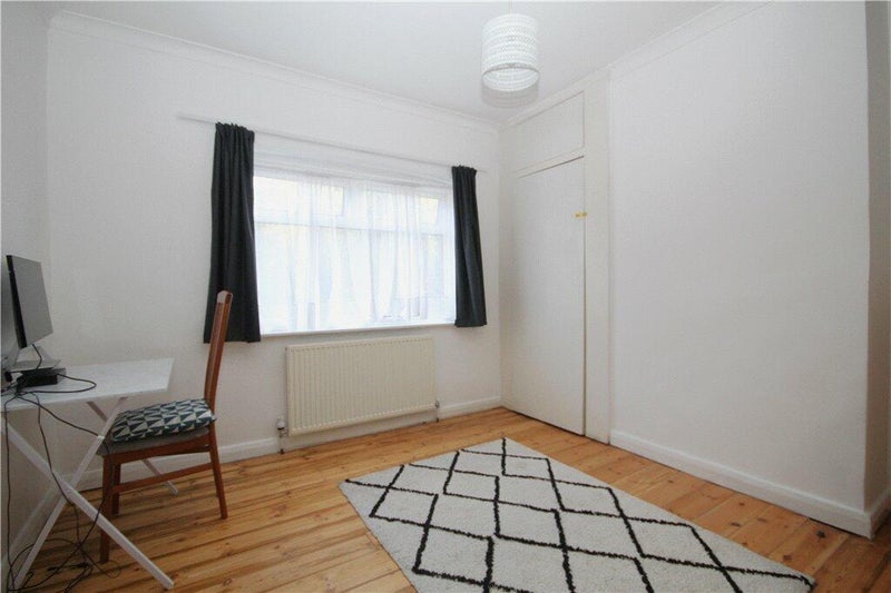 Room Hambrook Road in Greater London