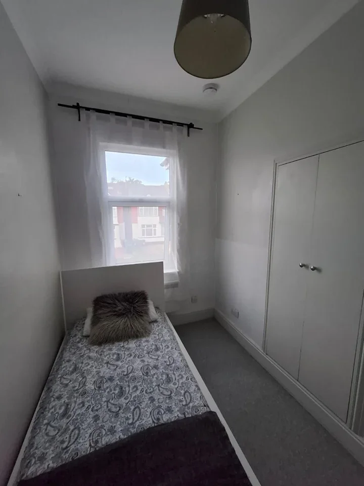 Flat Melfort Road in Greater London