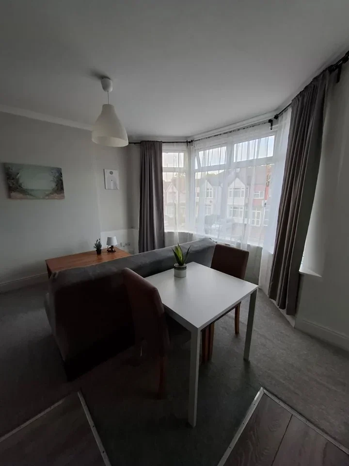 Flat Melfort Road in Greater London