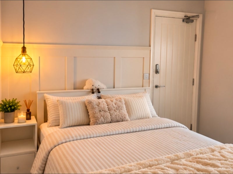 Room Mill Hill Road in Wakefield