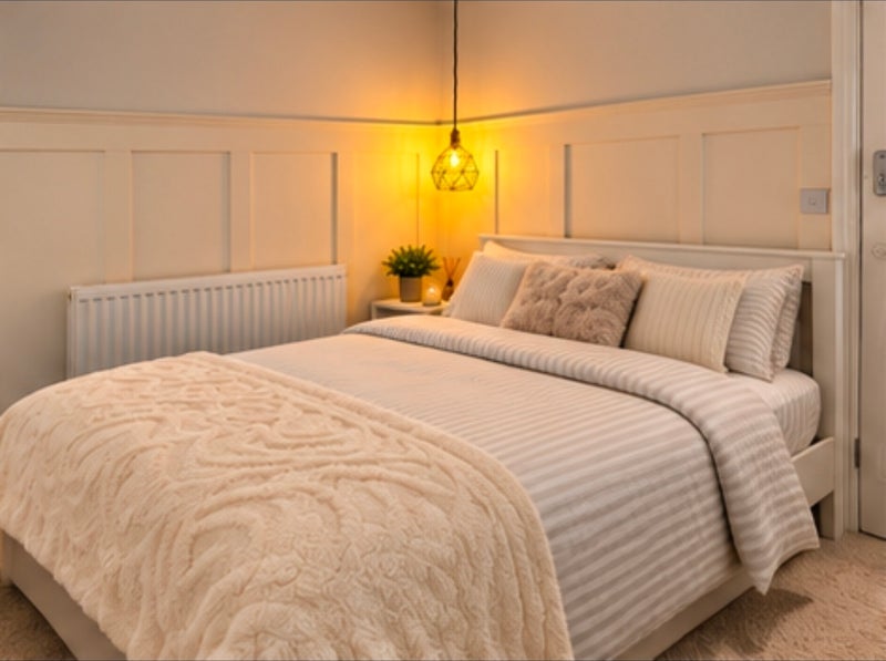 Room Mill Hill Road in Wakefield