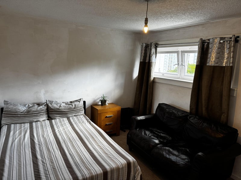 Room Littleholm Place in Duntocher