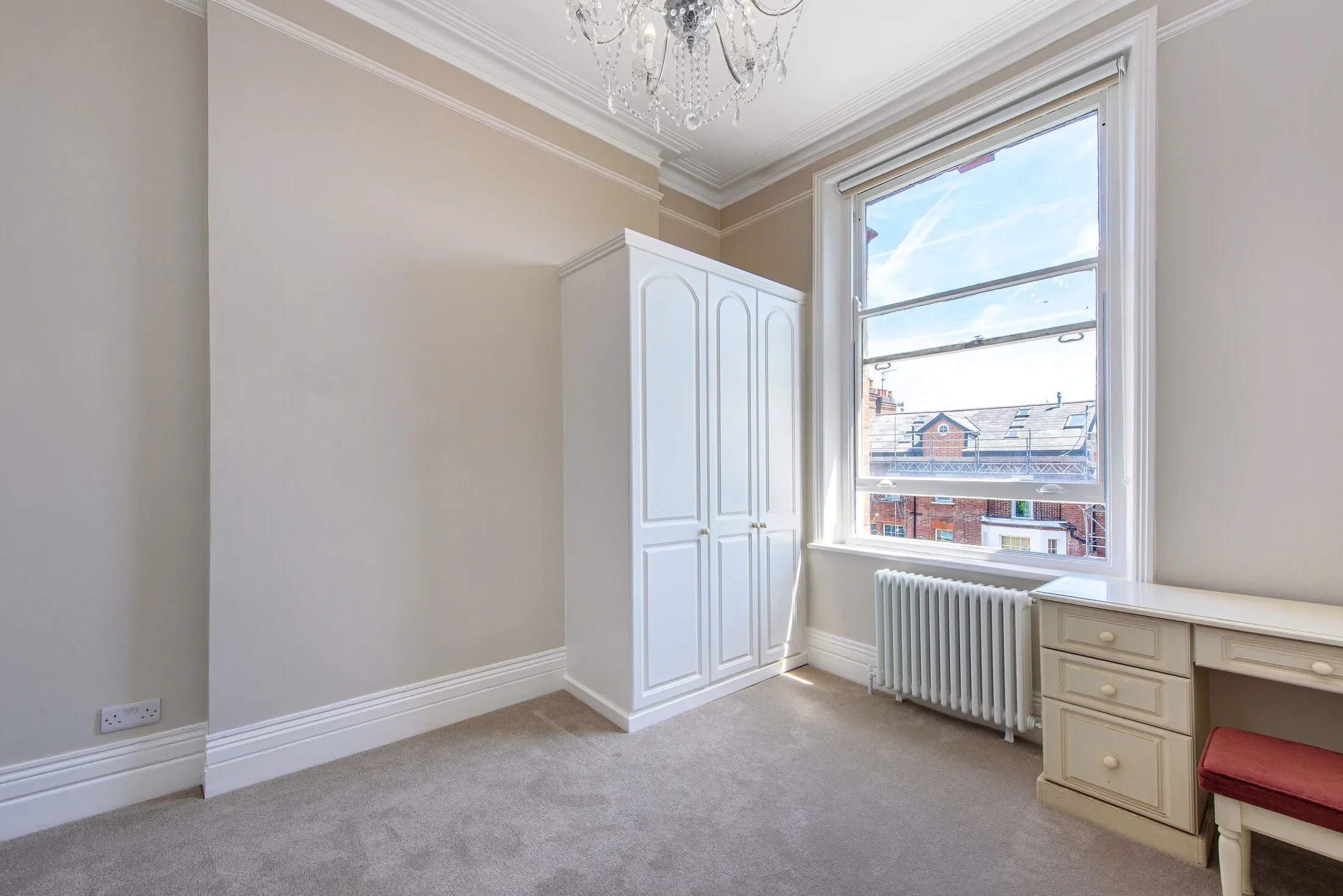Flat Greencroft Gardens in Greater London