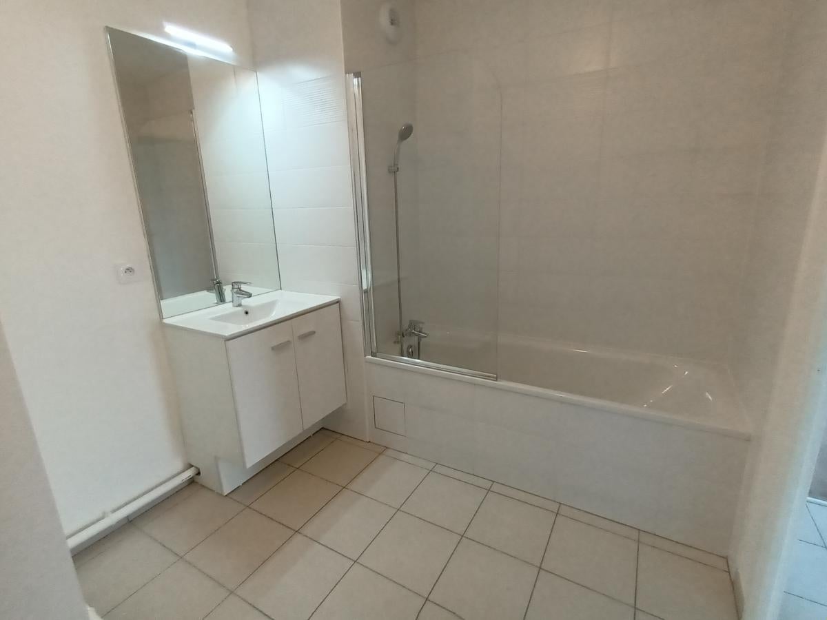 Flat Square des Retentis in Jouy-le-Moutier
