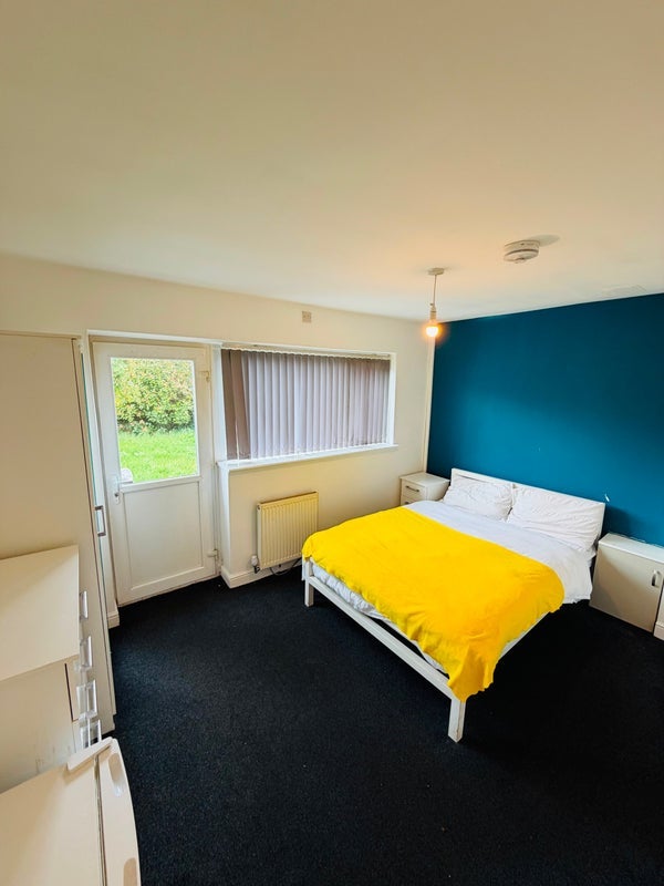 Room Whittle Drive in Salford