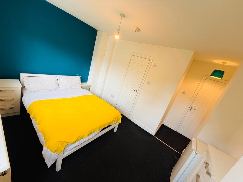Room Whittle Drive in Salford