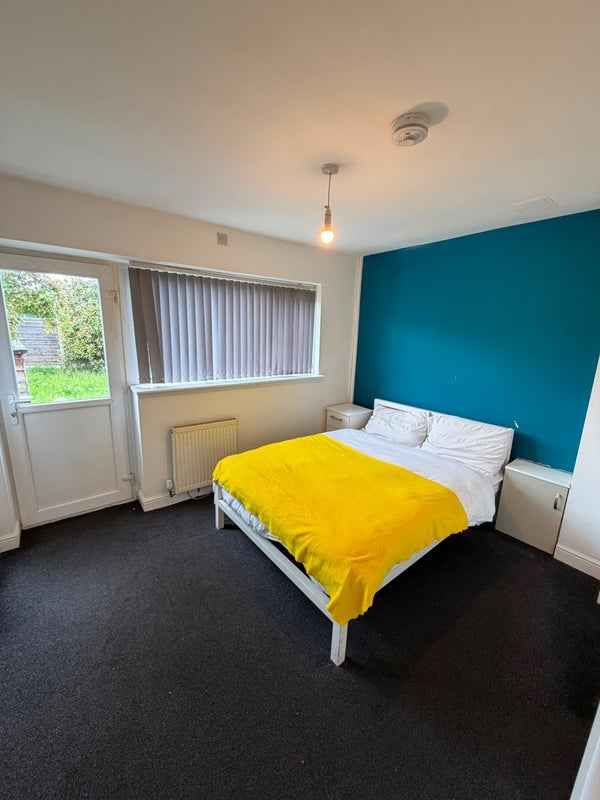 Room Whittle Drive in Salford