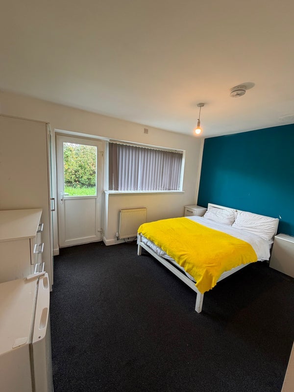 Room Whittle Drive in Salford