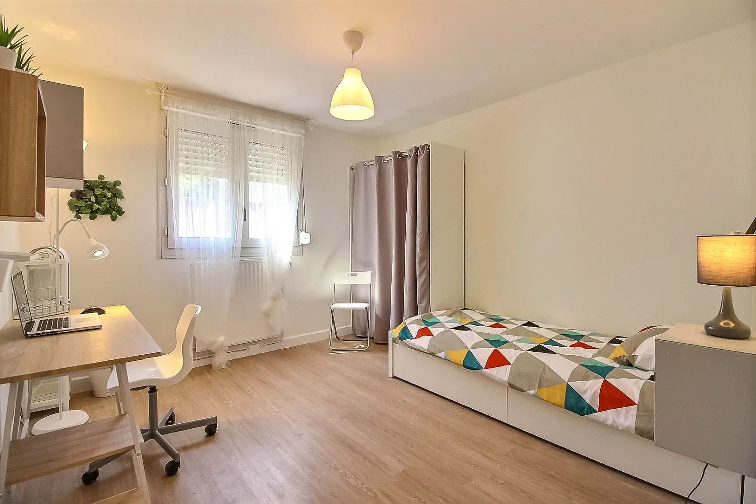 Room Rue Henri IV in Nîmes
