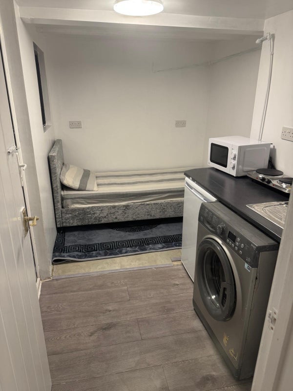 Flat Mercian Way in Slough