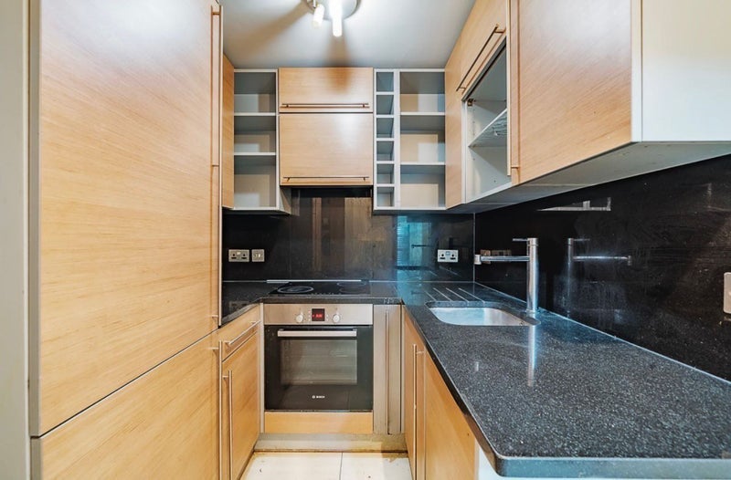 Room Burlington Close in City of Westminster