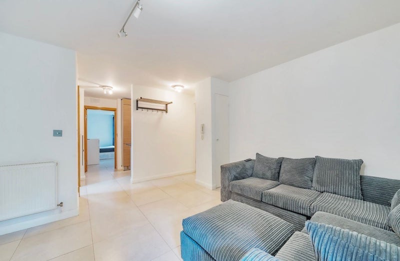 Room Burlington Close in City of Westminster