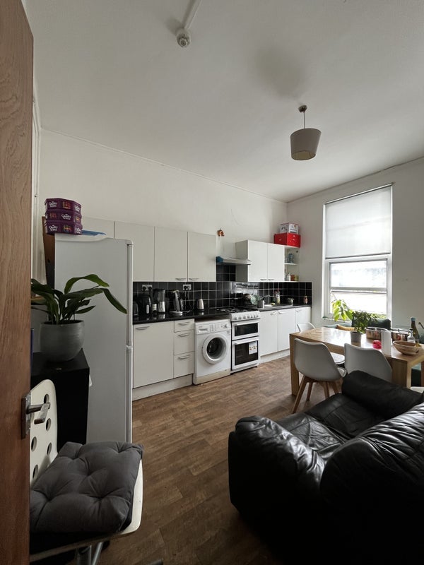 Flat Richmond Way in Greater London