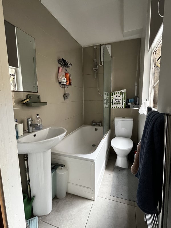 Flat Richmond Way in Greater London