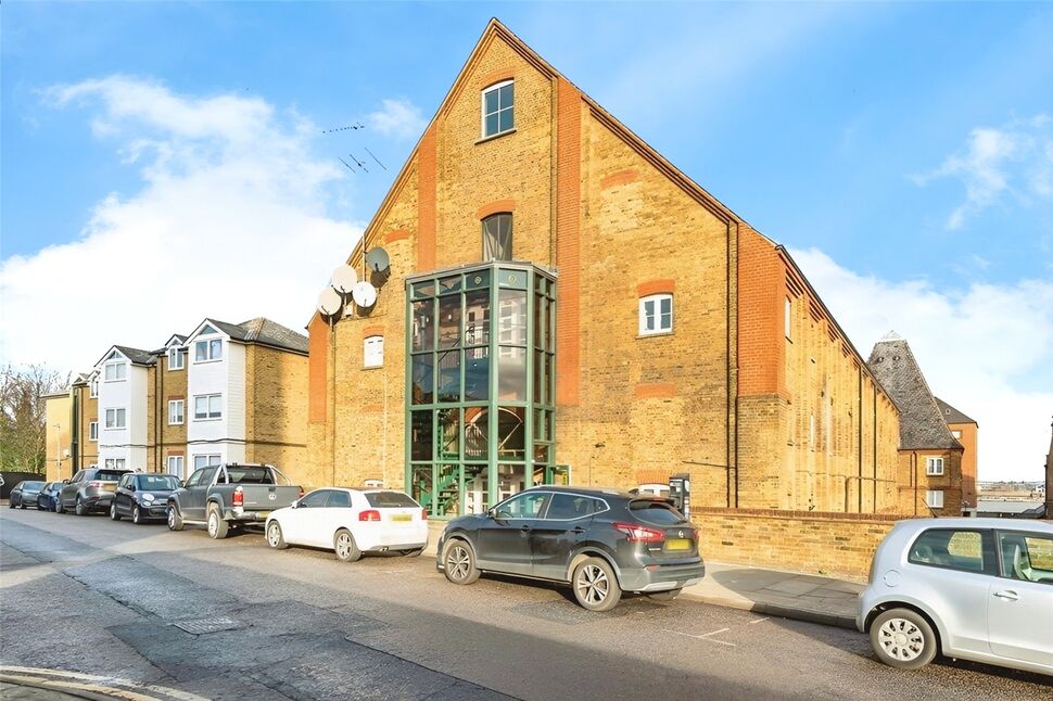 Flat Marriotte Wharf in Gravesham