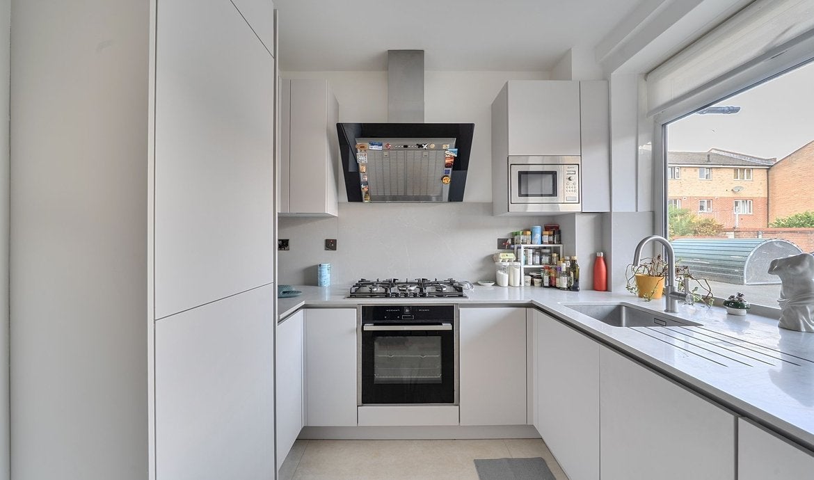Flat Tanner Street in Greater London