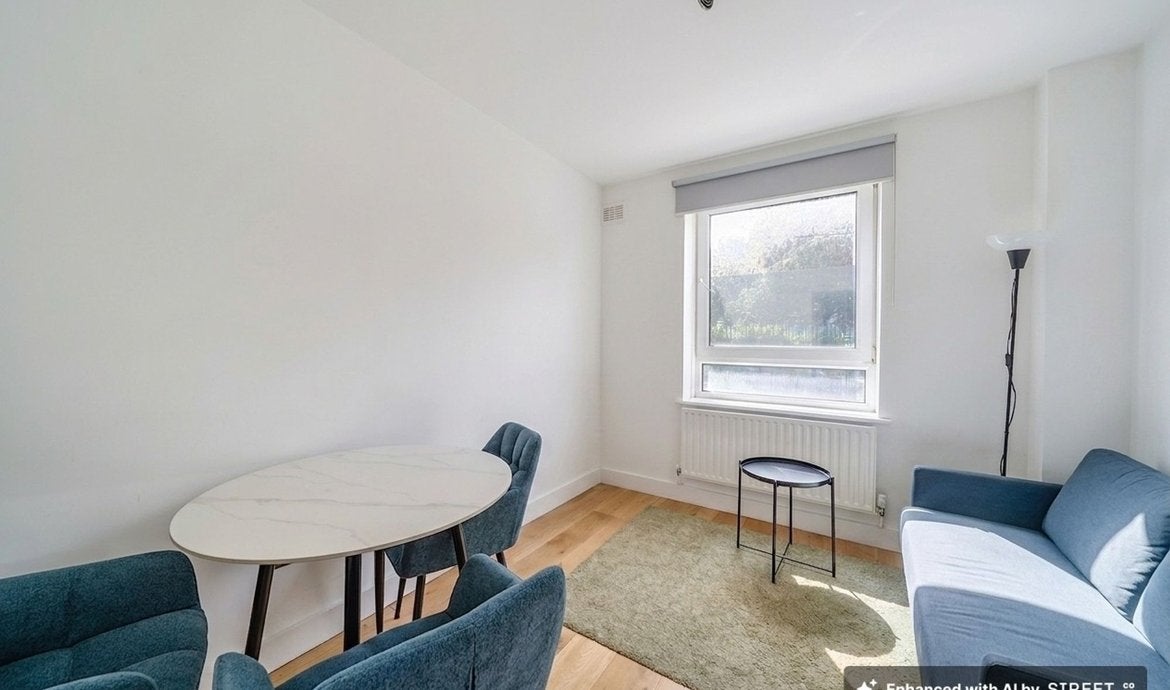 Flat Tanner Street in Greater London