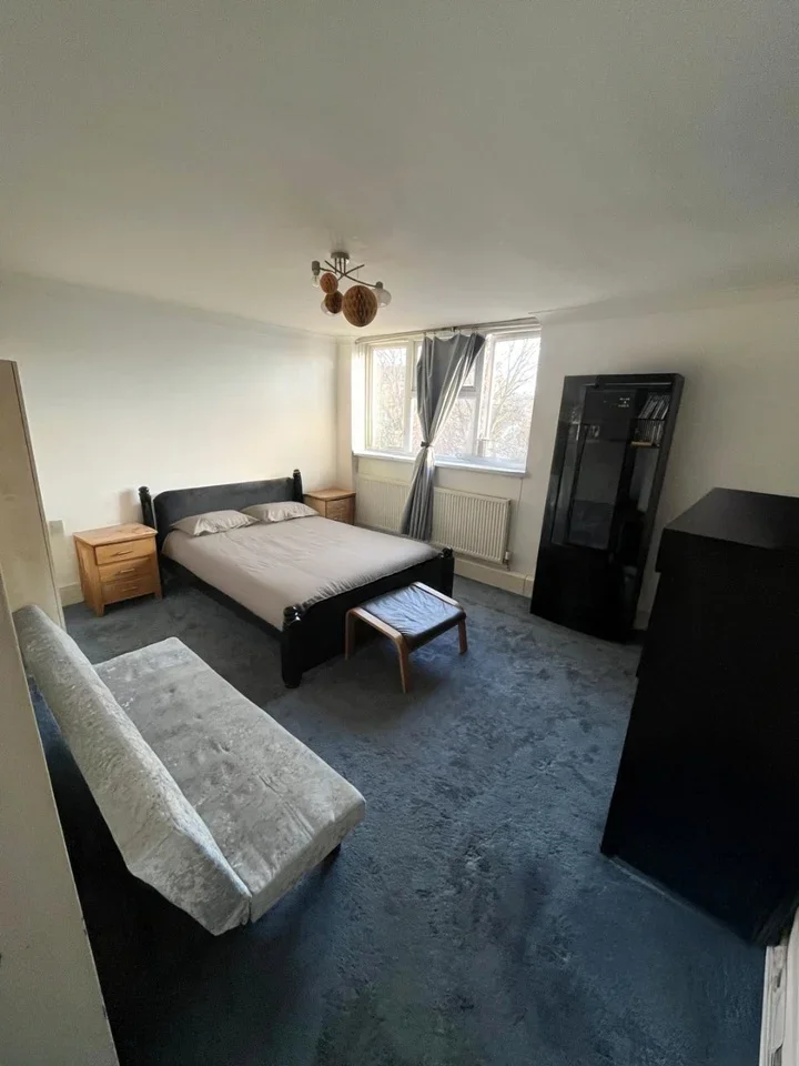 Room Wayford Street in Greater London