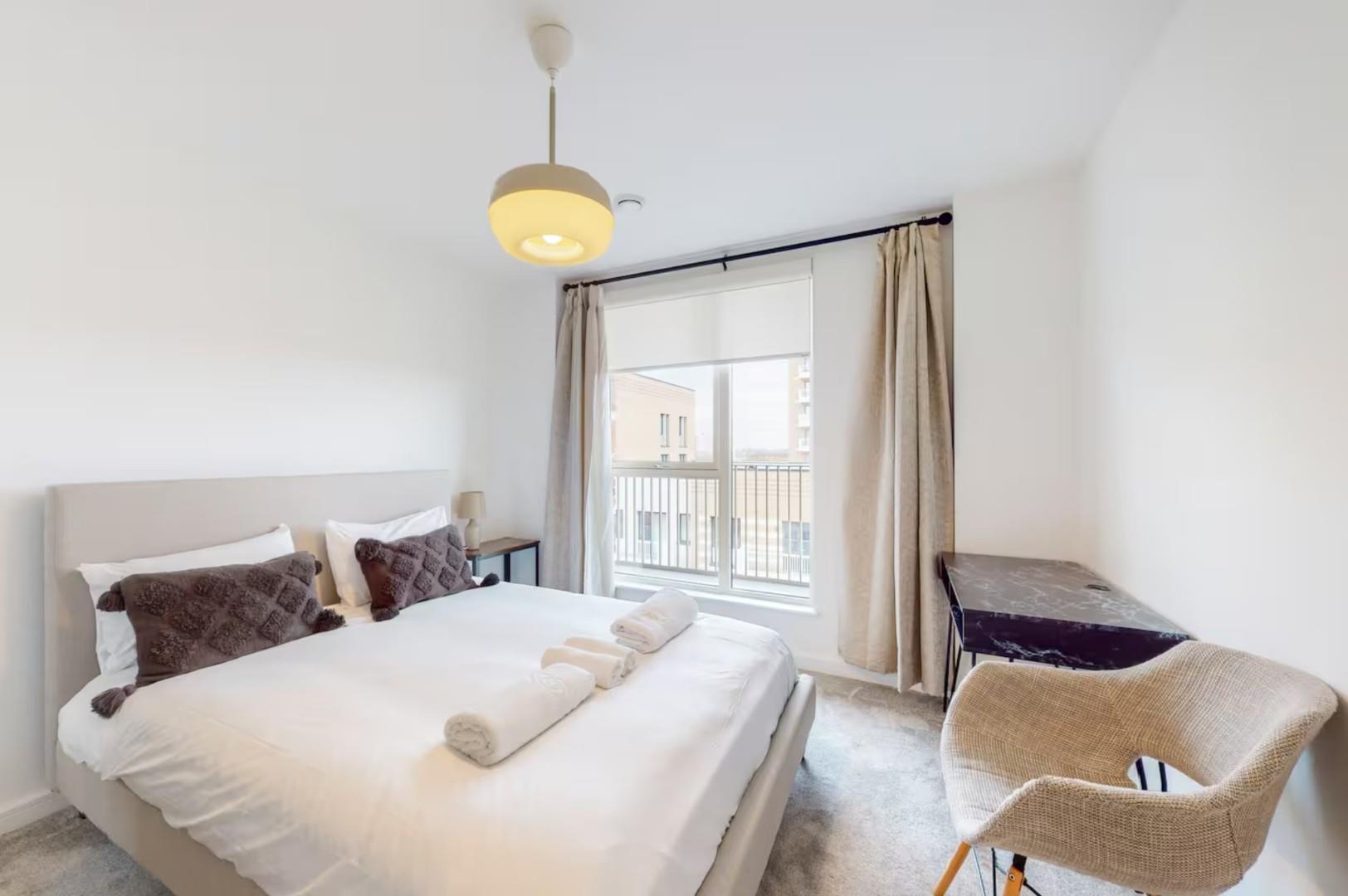 Flat Bramley Road in London
