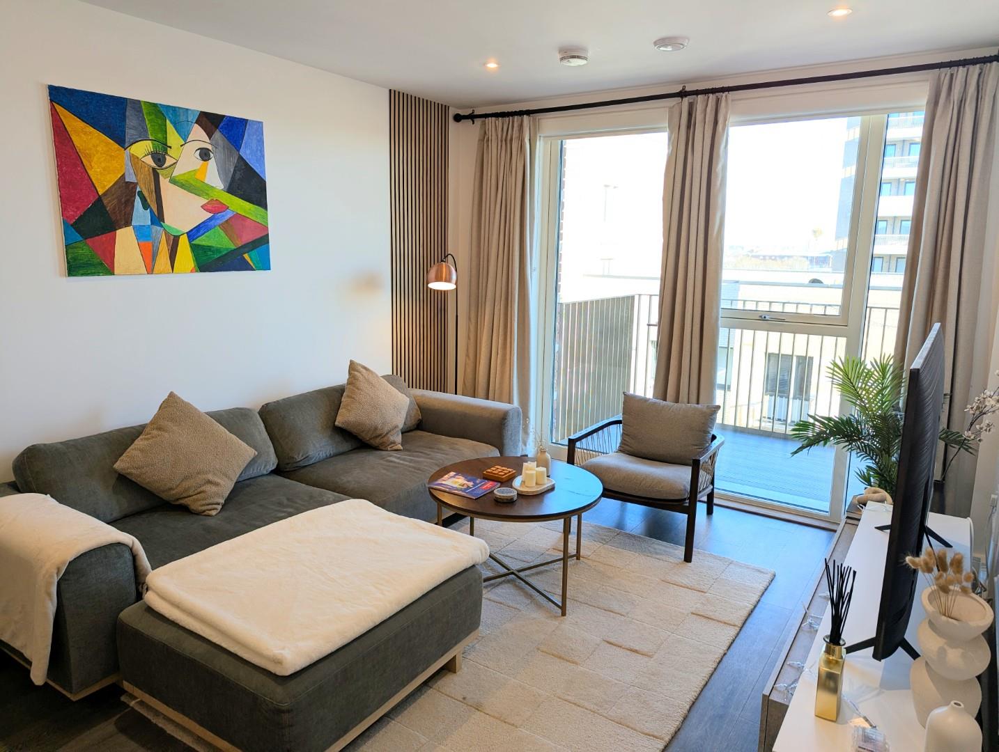 Flat Bramley Road in London