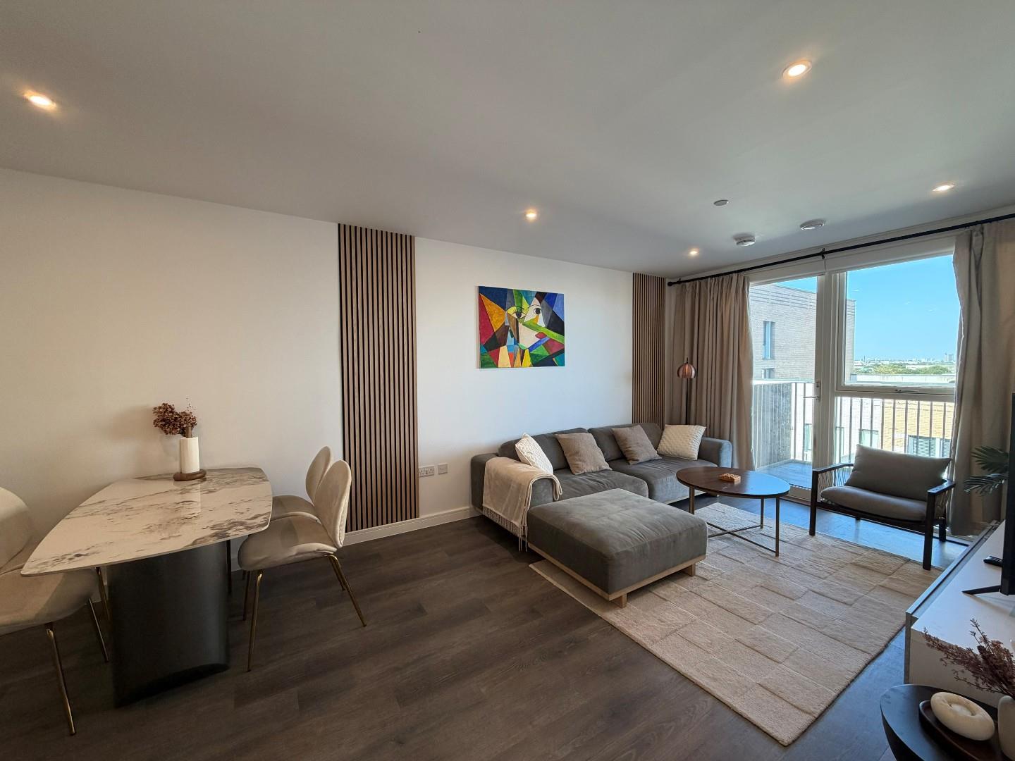 Flat Bramley Road in London
