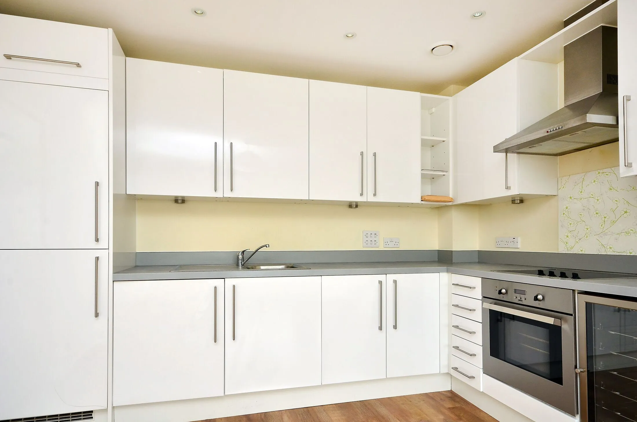 Flat Kirchen Road in Greater London