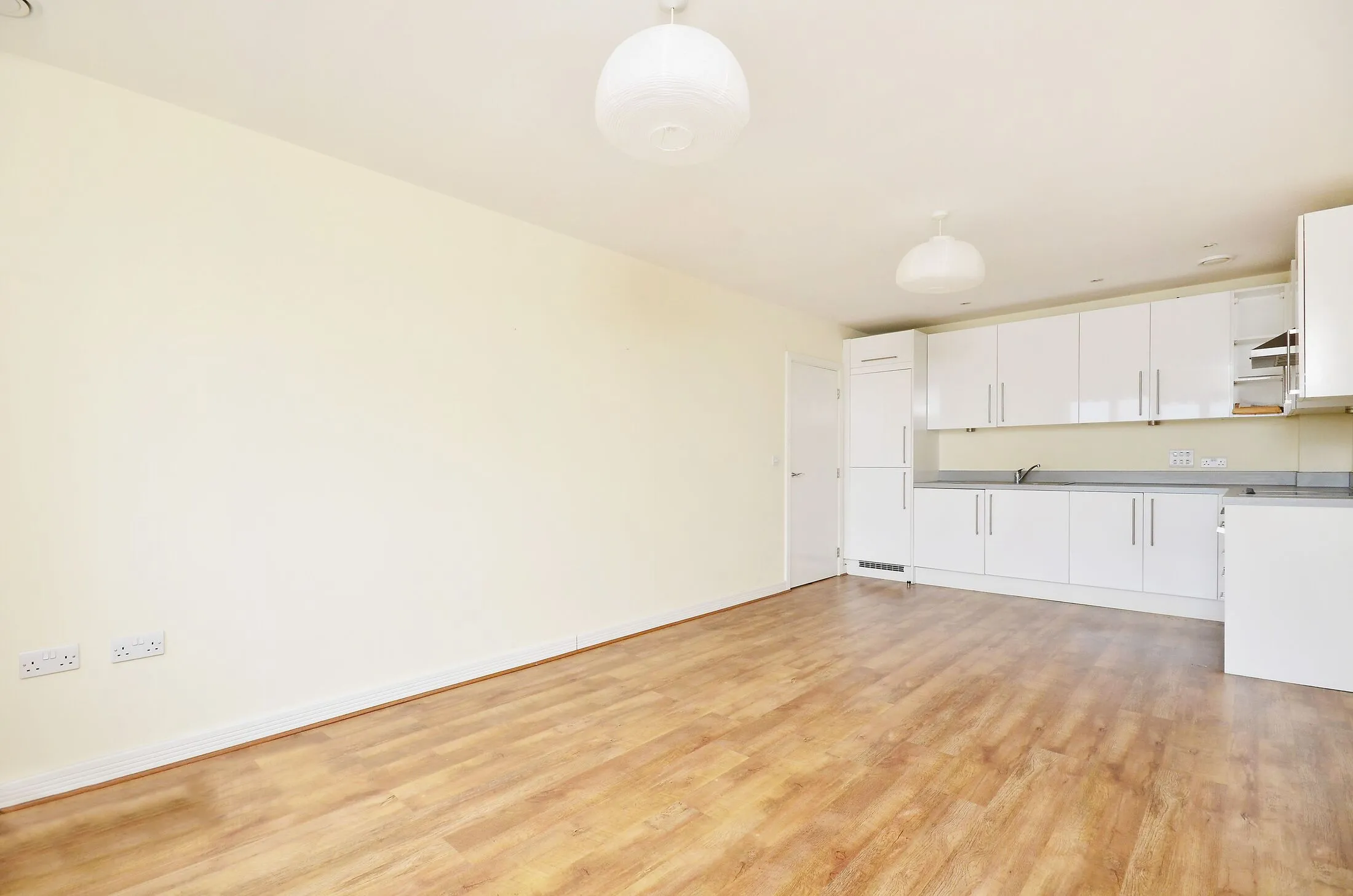 Flat Kirchen Road in Greater London