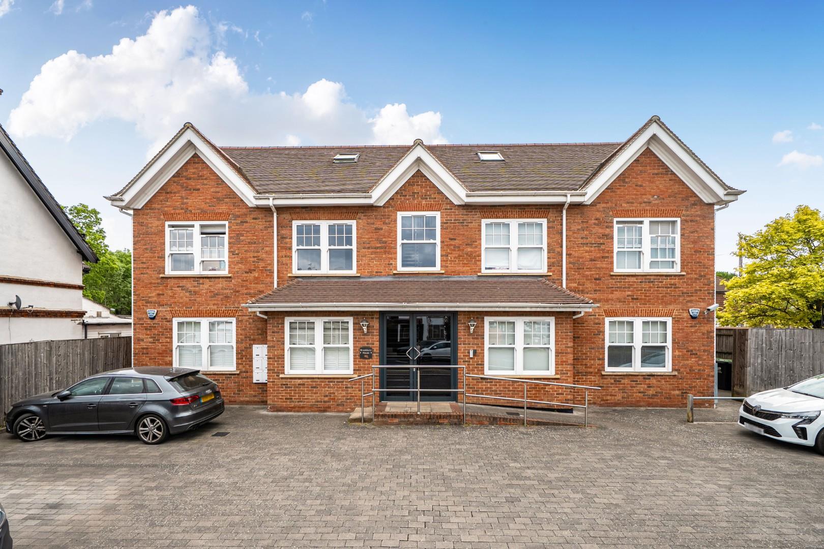 Flat Blackbrook Lane in Greater London