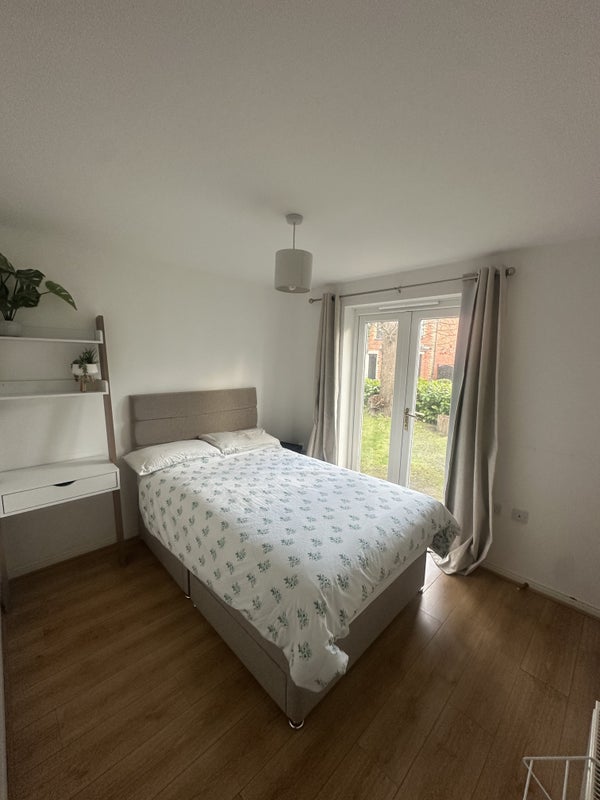 Room West Street in Crawley