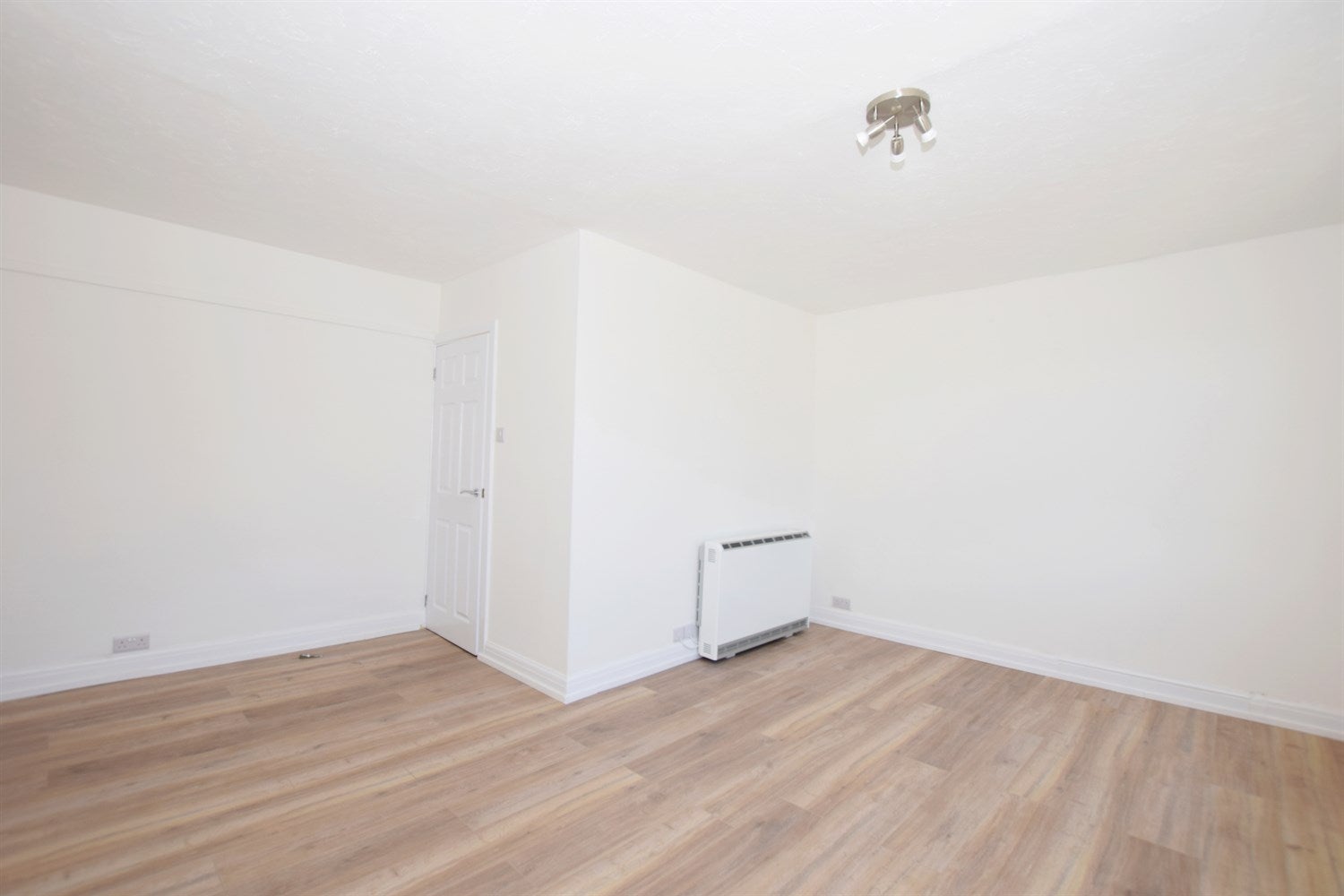 Flat Pagham Road in Arun