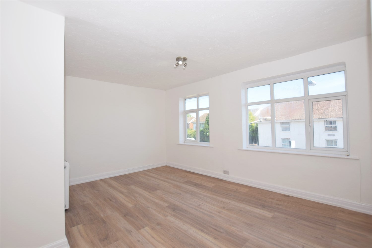 Flat Pagham Road in Arun