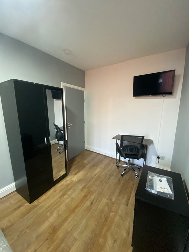 Room Chorley Old Road in Bolton