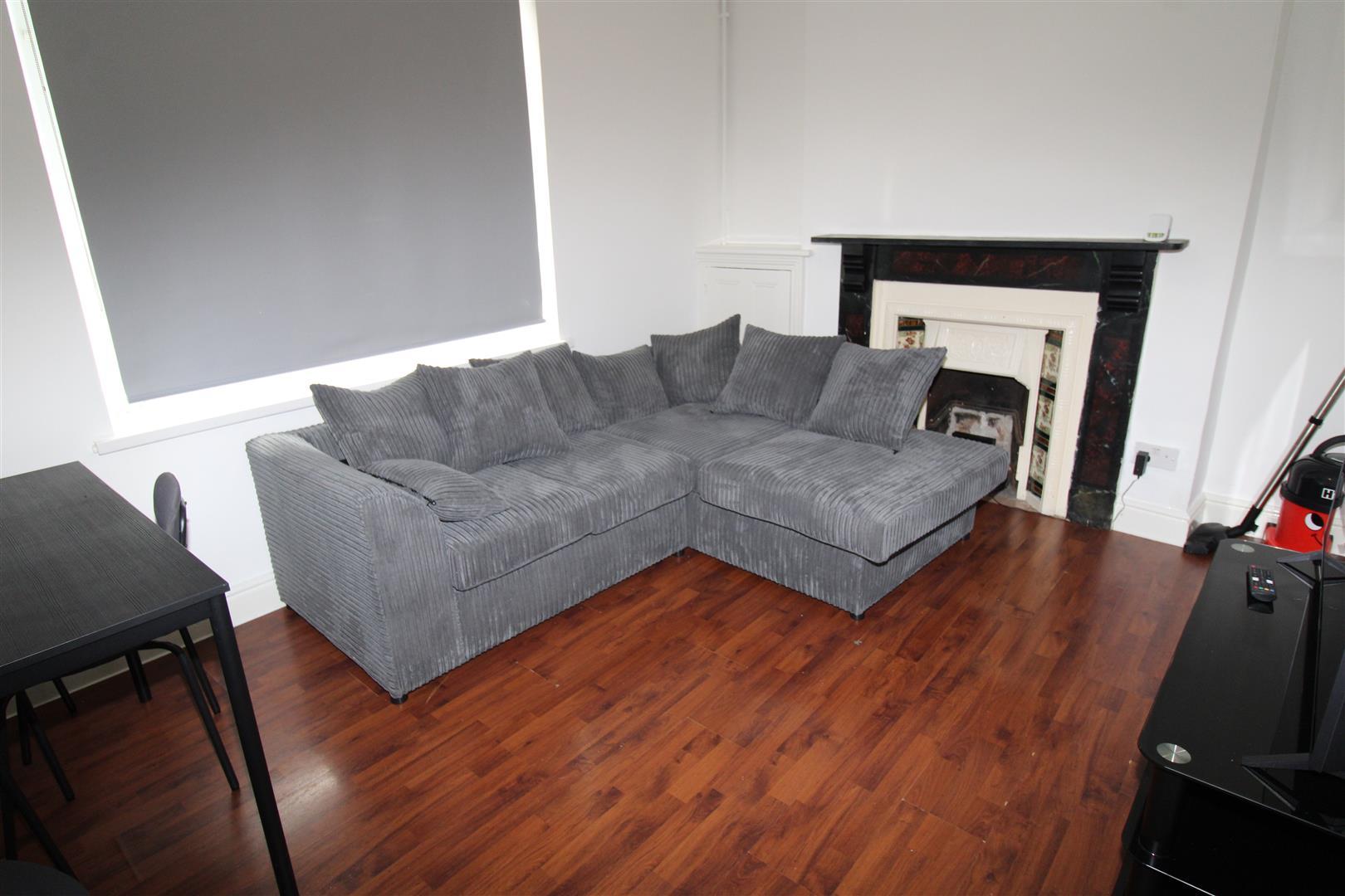 Flat Queen Street in Pontypridd