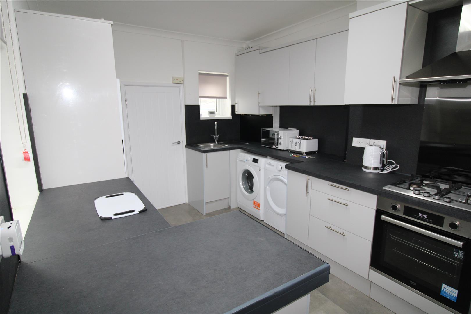 Flat Queen Street in Pontypridd