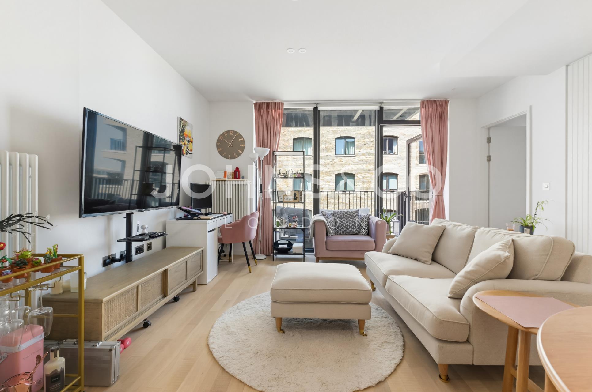 Flat Bradshaw Yard in Greater London