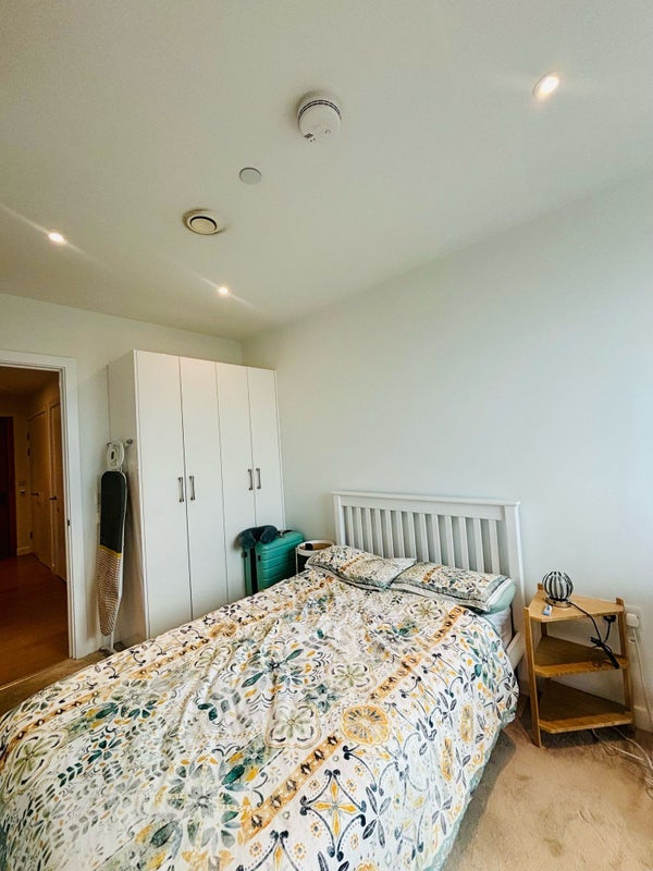 Room Sayer Street in Greater London