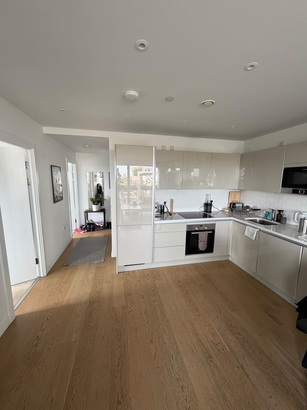Room Sayer Street in Greater London