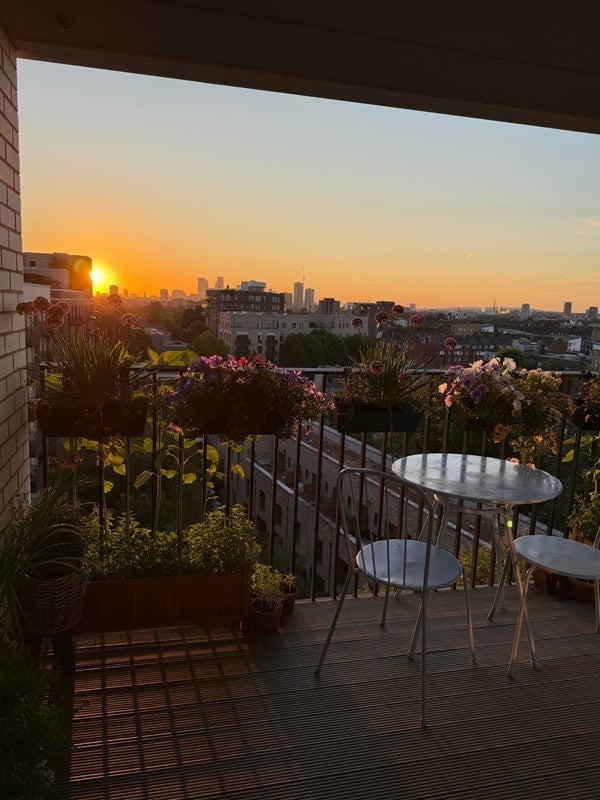 Room Sayer Street in Greater London