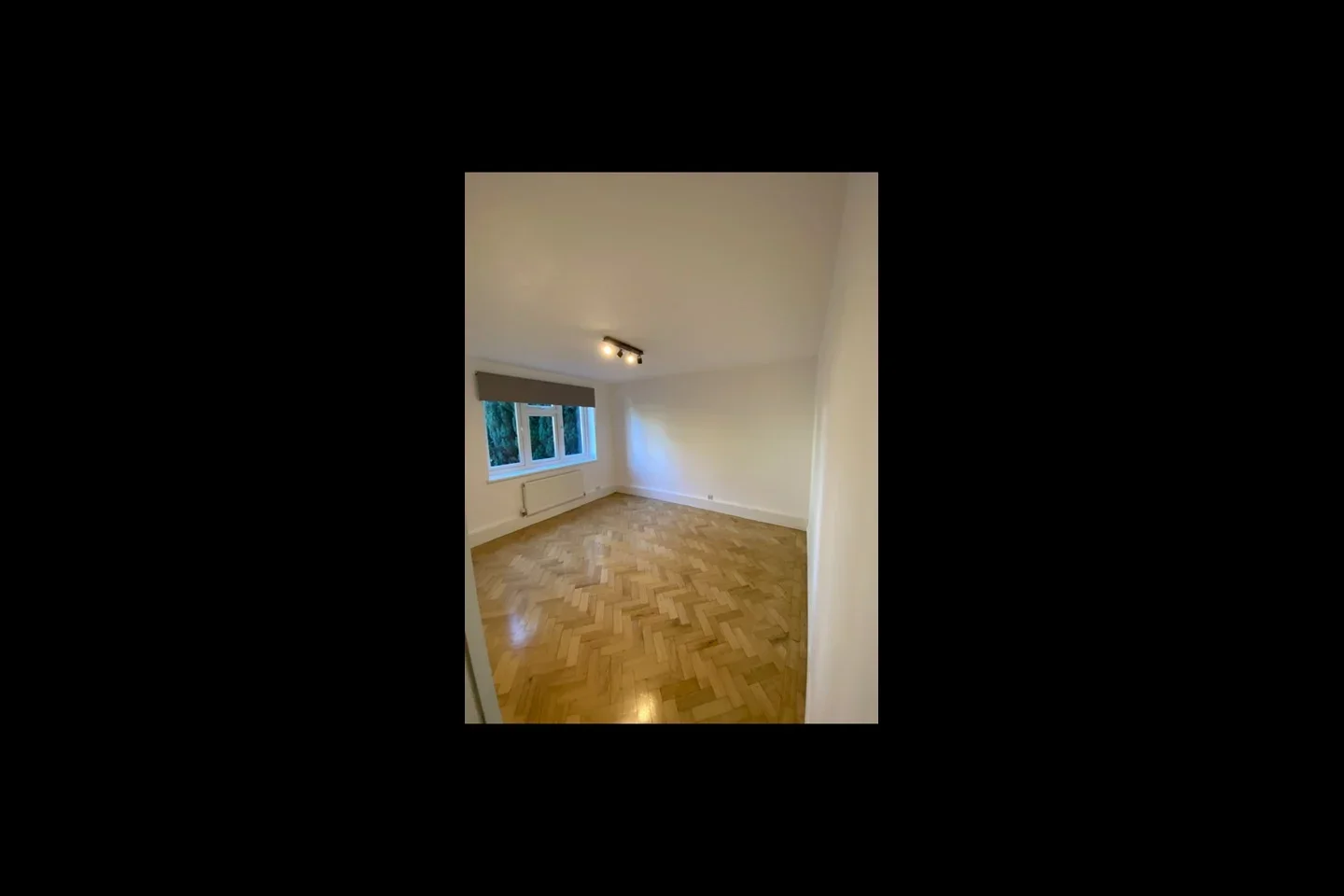 Flat Fox Lane in Greater London